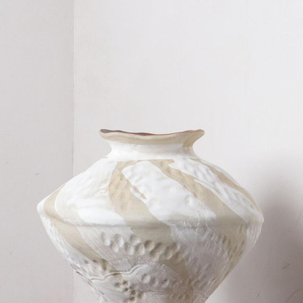 Modern Minimalist Ceramic Vase for Fresh or Dried Flowers – Ideal for Living Room, Dining Table, Entrance Hall, or TV Cabinet.