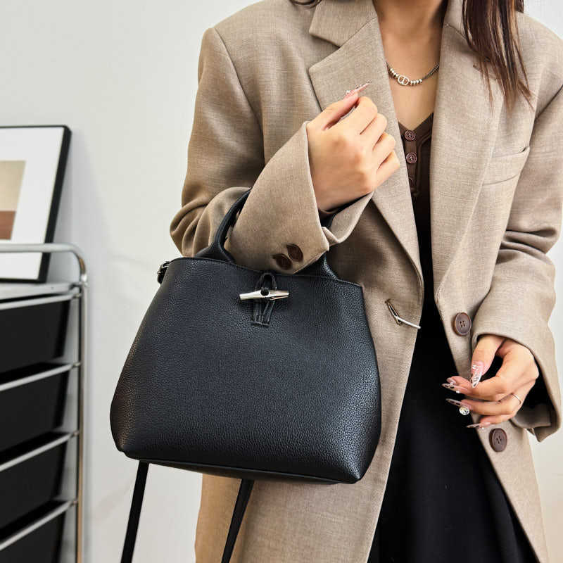 Yüksek kaliteli yeni bambu çanta mini el çantası bambu tokalı omuz askılı postacı çantası gündelik kadın çantası