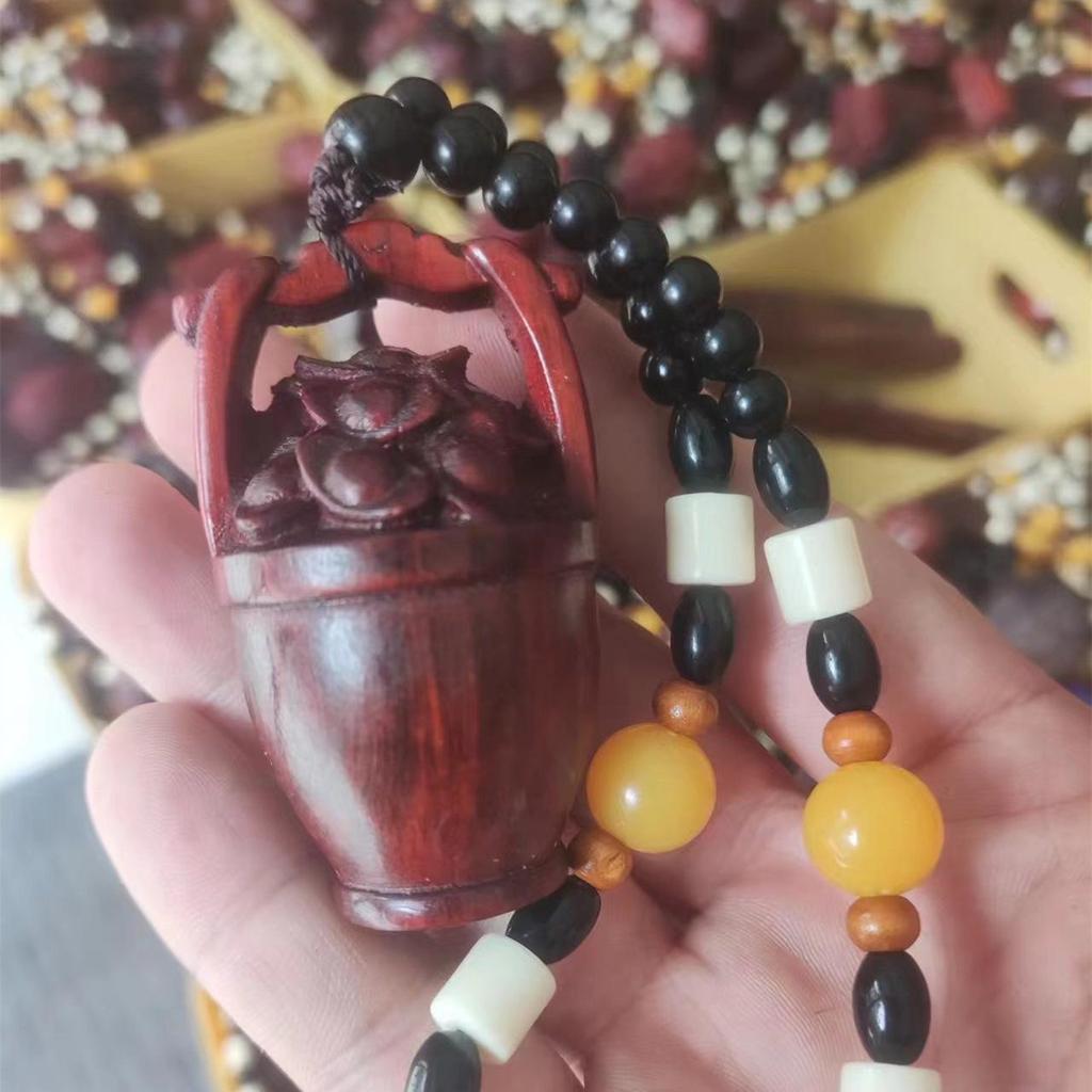 Colgante de Talla en Madera Pixiu de Palosanto - Artesanía Ornamental Más Vendida