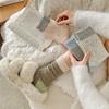 Herbst- und Winter Dicke Garnsocken für Kinder, Farbblock-Punktgarn Kaschmir Verdickt Warme Wolle Mittelwaden-Frotteesocken