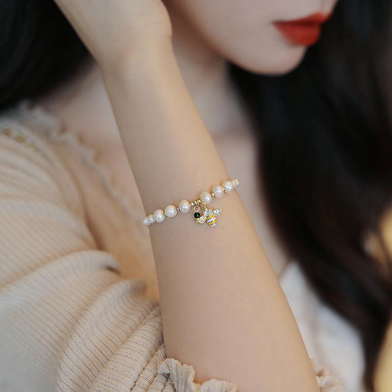 Bee Design Freshwater Pearl Bracelet for Women - Simple & Fashionable Jewelry Handcuff