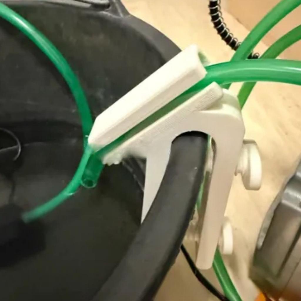 2PCS Rain Barrel Hose Holder Detachable Hose Holder with Adjustable Clamp Hose Support On Barrel Edge for Outdoor Rainwater Barrel Home Garden Use