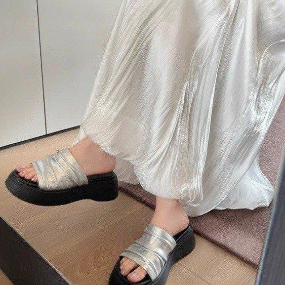 Thick-soled Heightened Wrinkled Leather One-word Slippers Women's Summer 2025 New Outer Wear Soft Leather Soft Waxy Muffin Bottom Sandals