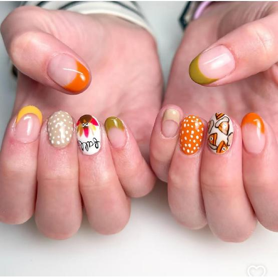30Pcs Thanksgiving Press on Nails Short Round Shape French Tip Fake Nails with Pumpkin Pie Designs Full Cover Fall Acrylic Nails Thanksgiving Turkey