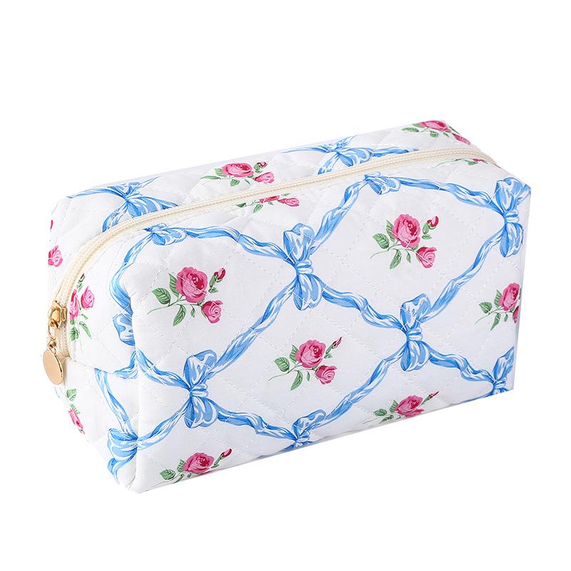 Módny štvorcový dámsky clutch taštička na make-up prenosná roztomilá dámska kozmetická toaletná taštička kabelka so zipsom s potlačou mašle