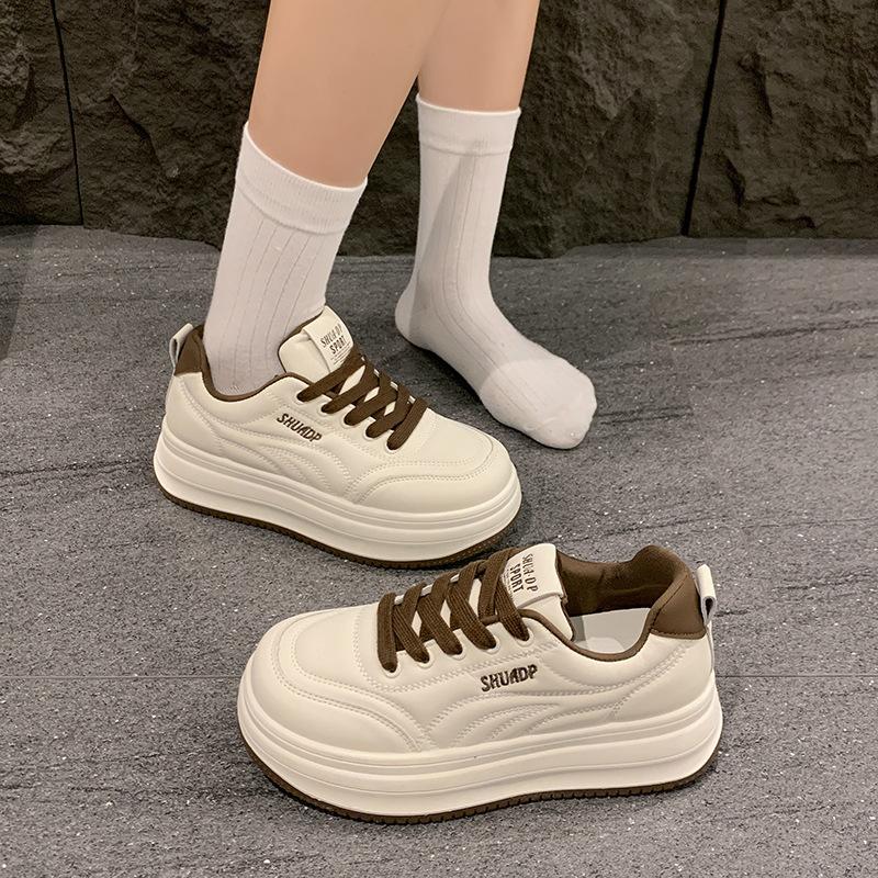 Popular Versatile Platform White Shoes Women's Spring and Summer Super Fire Niche Board Shoes 2025 New Leisure Sports Bread Shoes