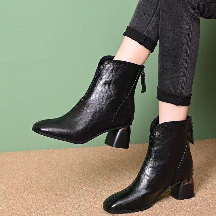 

Бежевые ботинки с квадратным носком, увеличивающие рост, с текстурой ручной работы, на плюшевой подкладке, из мягкой кожи, нескользящие, модные для осени/зимы 2025. 37