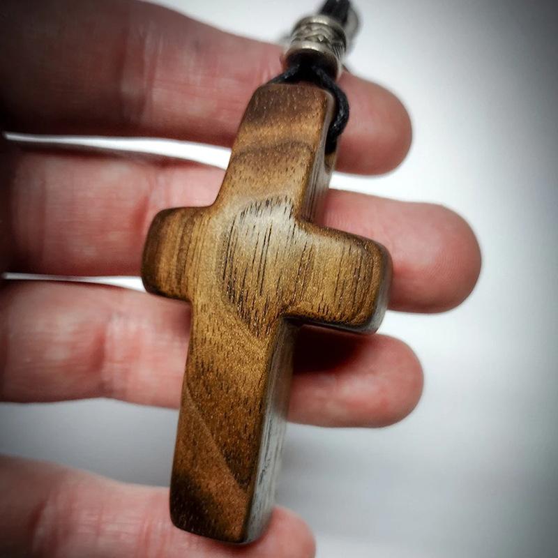 Walnut Wood Cross Keychain Heart-Shaped Pendant Wooden Handmade Keychain Religious Christian Prayer Guarding Get Rid Of Worries