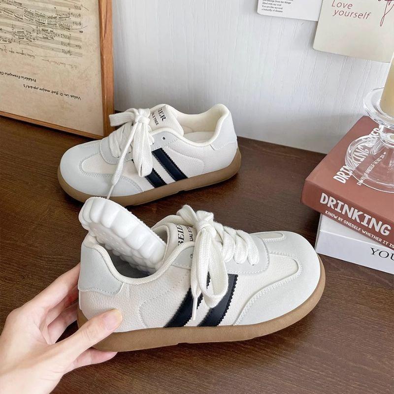 Retro Women's New Autumn Fashion Versatile Casual Little White Shoes Round Head Board Shoes Tide