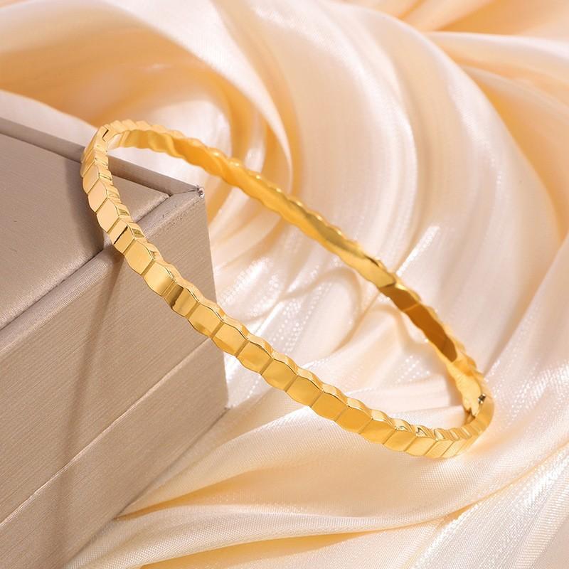Titanium Steel Bracelet, Irregular Honeycomb Stainless Steel Bracelet, Fashionable and Minimalist All-purpose Wristband for Girls