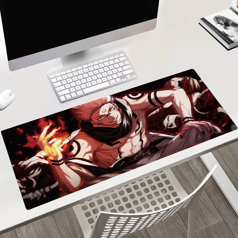 Tapis de bureau Jujutsu Kaisen 40x90x0.3CM avec les personnages Gojo, Yuji et Megumi.