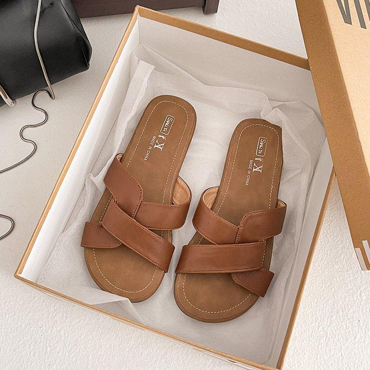 

Cross-strapped slippers women s summer wear 2025 new French retro style casual flat-bottomed beach non-slip sandals 40 світло-коричневого кольору