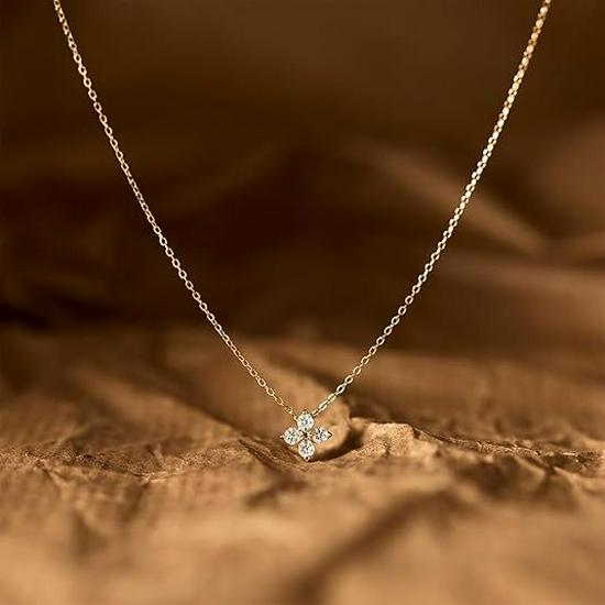 

Four-Leaf Clover Necklace for Women with Diamond-Inlaid Pendant - Shiny INS Style Collarbone Chain. золотой