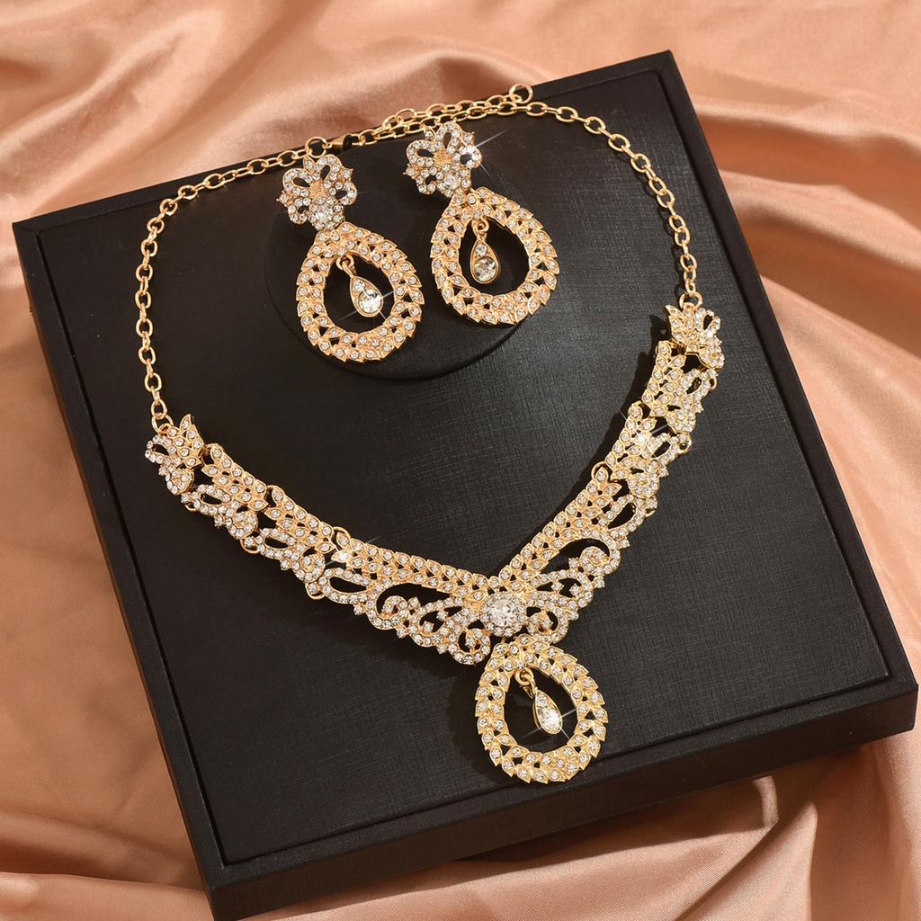 Accessories Exaggerated Retro Necklace Set Female Luxury Crystal Banquet Dress Accessories Collarbone Chain Two-Piece Set