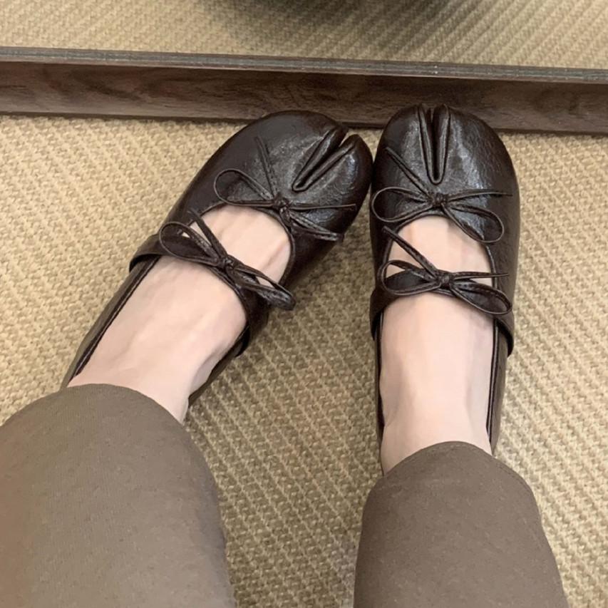 

Модная обувь IPPEUM для женщин таби балетки 2025 новая мода с раздельным носком балетки на плоской подошве с бантом туфли мэри джейн 245 белый