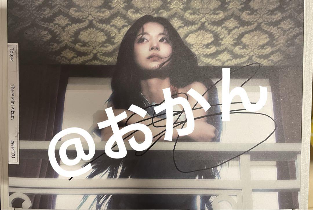 

[USED] TWICE Tzuyu About Tzuyu Album Autographed