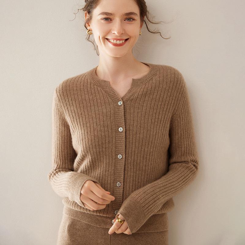 Women's Cable Knit Cashmere Cardigan: Round Neck, Long Sleeve, Buttoned, Versatile Autumn/Winter Sweater.