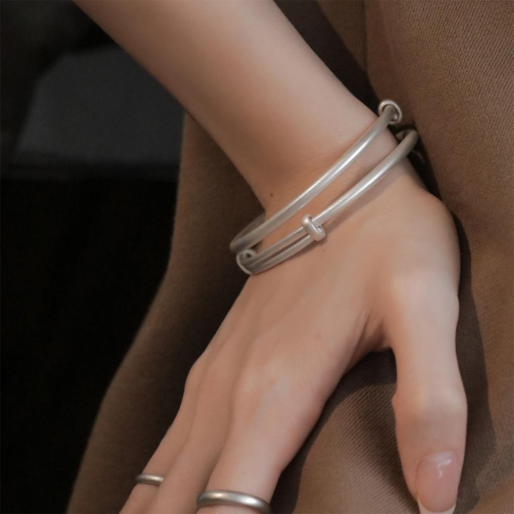 The Inner Diameter of the Matte Push-pull Bracelet Is About 5.6cm, the Niche Design Feeling, the Ring Is Simple and Versatile, and the Bracelet