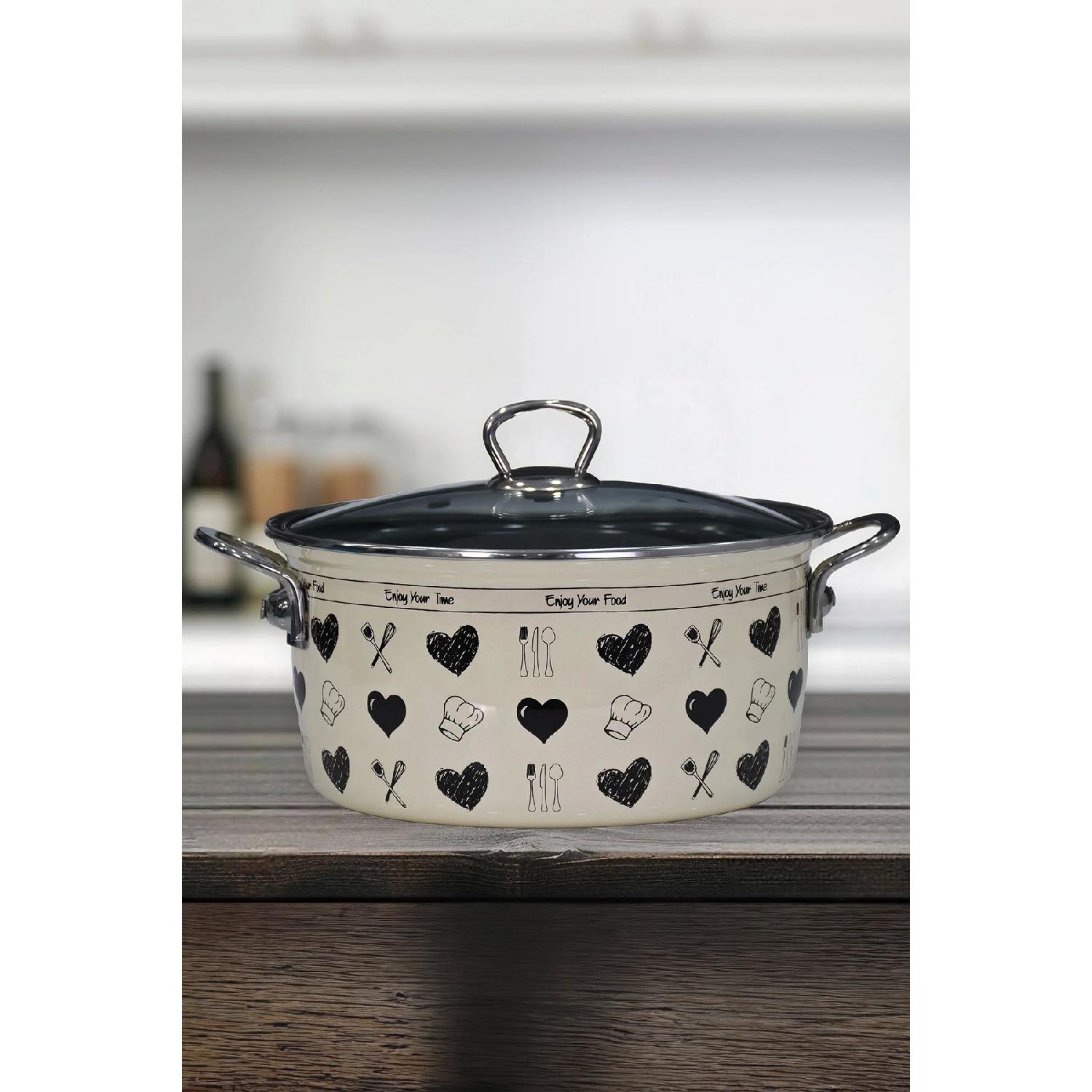 

Насолоджуйтесь чорною емальованою каструлею 22 см чистий