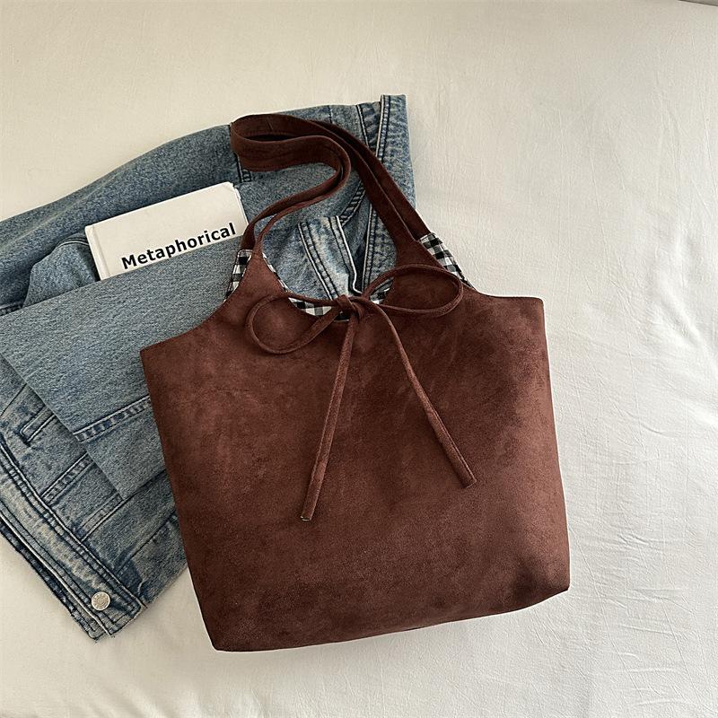 

Niche woolen autumn and winter new large-capacity fashion tote bag lazy wind shoulder bucket bag