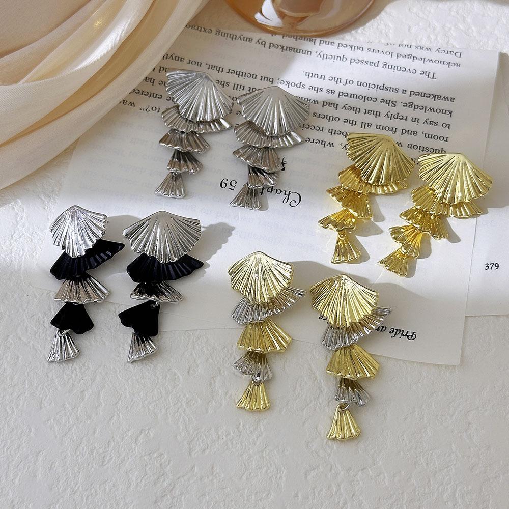 

Fashionable multi-layer fan-shaped tassel earrings for women золотой