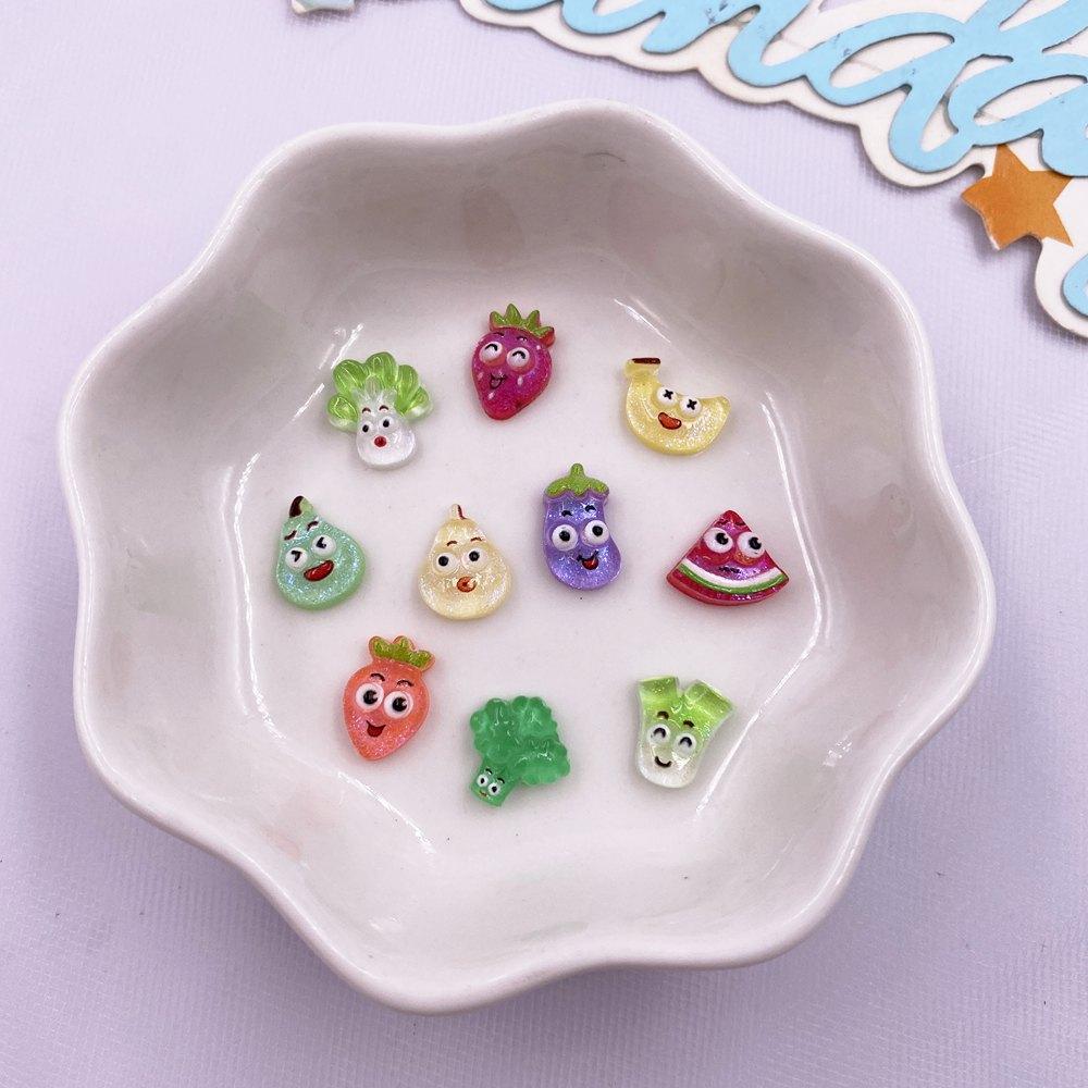 50 pièces Résine Coloré Paillettes Dessin Animé Fraise Banane Radis Fruit Ongles Art Strass à Dos Plat Applique Bricolage Scrapbook Artisanat