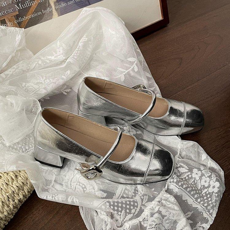 

[Armano] Silver French medium heel light mouth with skirt, evening breeze gentle single shoes thick heel ballet JK small leather shoes 40 серебряный