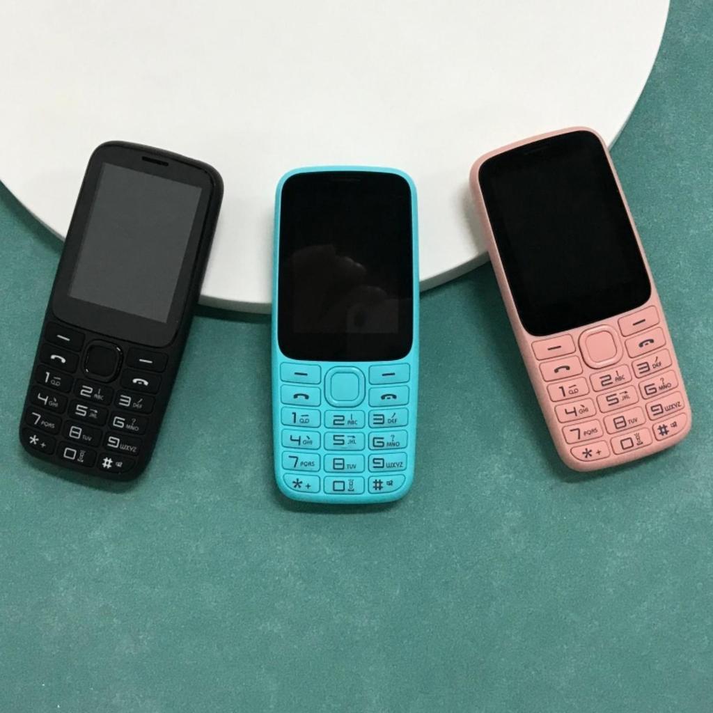 C99(H11) 4G Knap Mobiltelefon 2,4 tommer TFT Skærm Dual SIM Dual Standby 240x320 Stemme Konge Vækkeur 1500mAh Batteri Mini Lommelygte Telefon