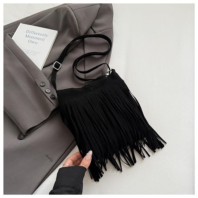 

Super fire niche suede bag women s 2025 new fashion versatile messenger bag popular popular fringed bucket bag