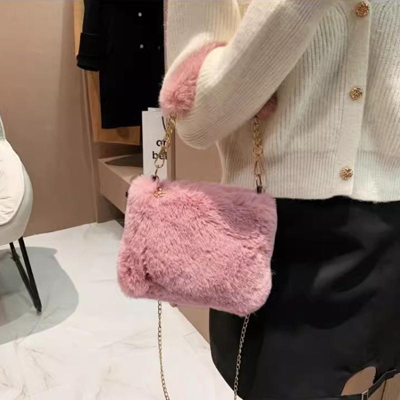 Plyšová taška tote z umelej kožušiny pre ženy Zimná taška cez rameno Ležérne nadýchané crossbody tašky Módna retiazková kabelka Dievčenská mäkká peňaženka