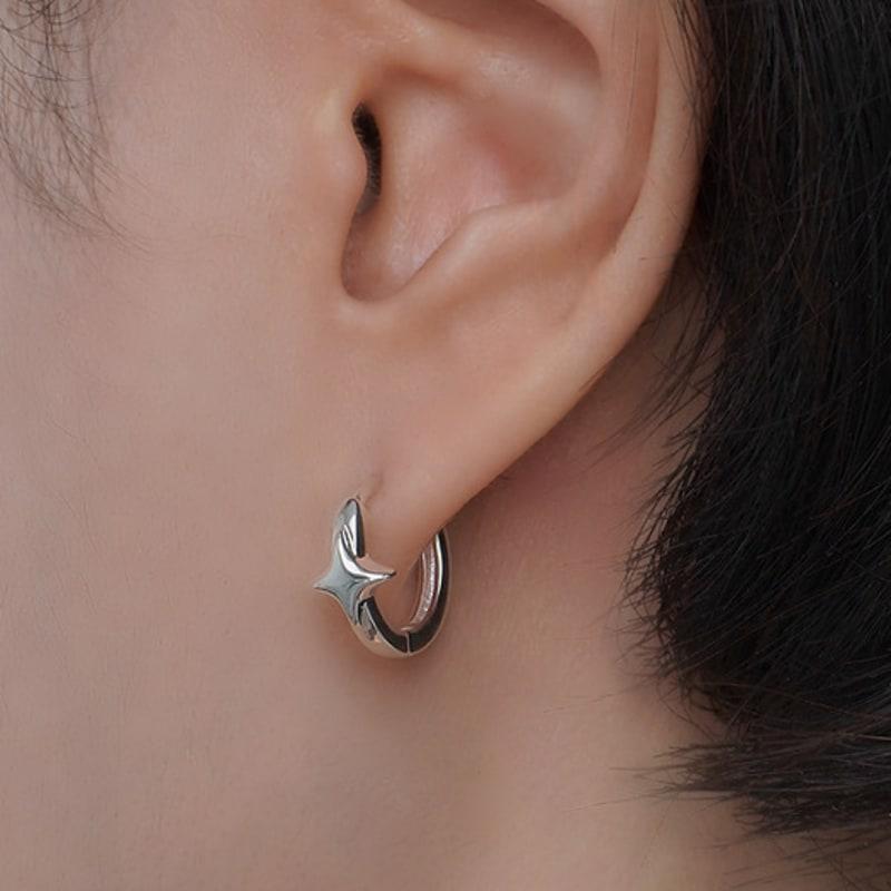 

POSTLUDE [SILVER] PUFFY STAR HOOP EARRINGS single type