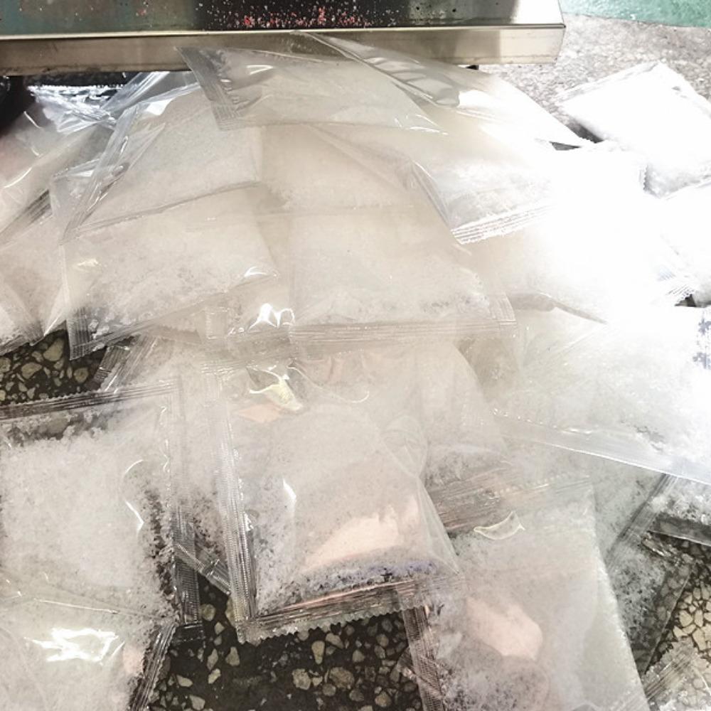 50g Artificial Snow Snowflakes Iridescent Xmas Magic Snow Gift Dry Snow Powder