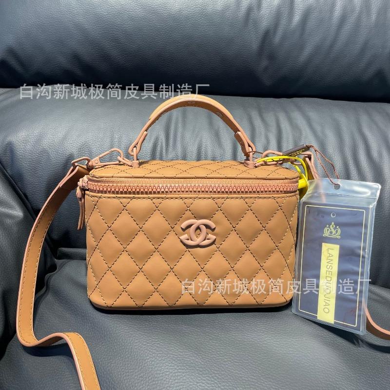 

Portable box bag, diamond chain, small square bag, new niche high-end shoulder messenger bag.
