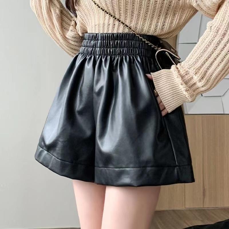 Damen Herbst 2026 Oberbekleidung High Waist A-Linie Schlankmachend Weiter Bein PU-Leder Shorts Kaffee Mini-Shorts Vielseitig Schlank Geschnitten Heße Shorts