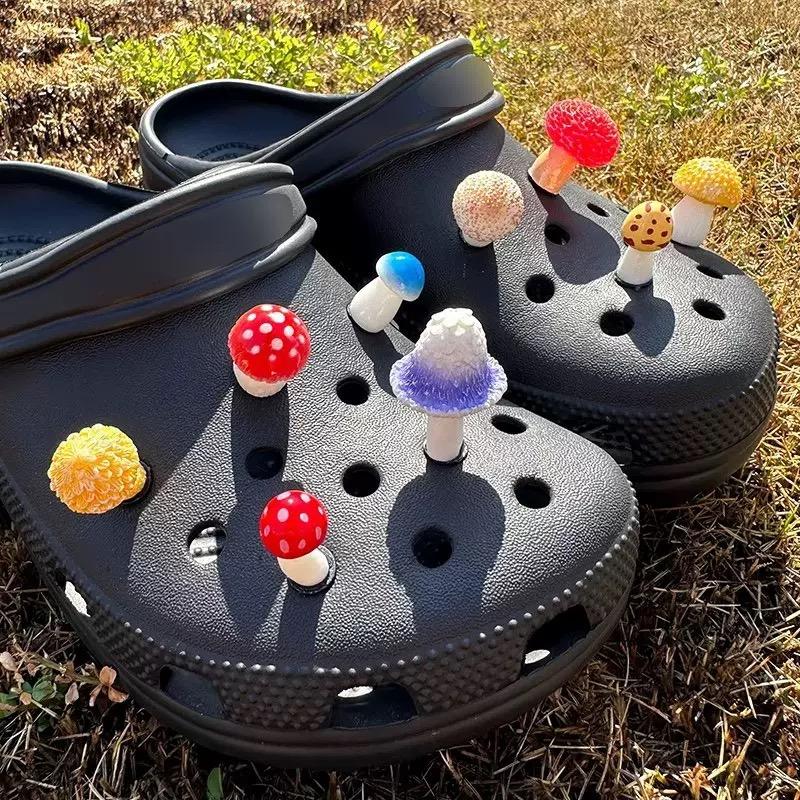 Schattige Liefde Paddenstoel Grot Schoenen Kleurrijke Verse Schoen Gespen Cartoon Diy Grot Schoenen Accessoires Kleurrijke Paddenstoel 10 Stuks Set white