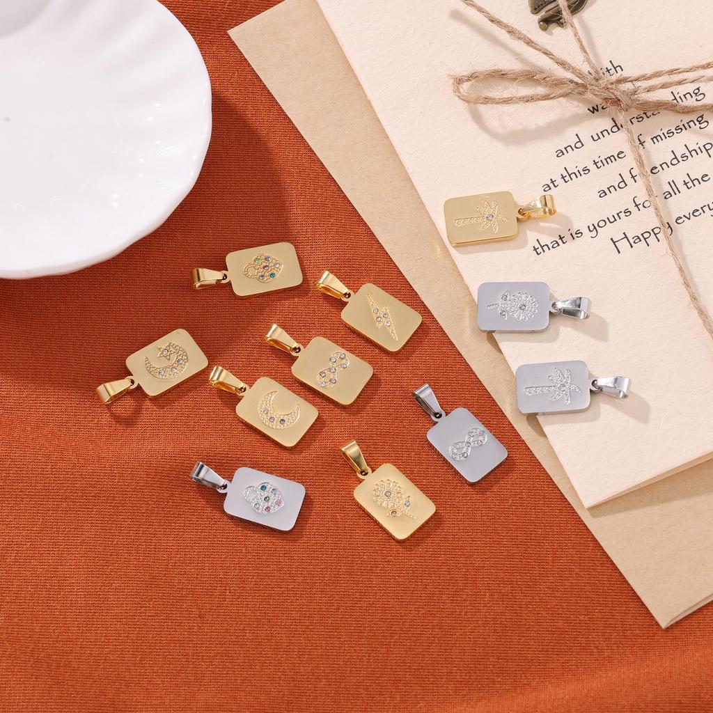 18K Gold Versatile Women's Stainless Steel Square Pendant Necklace - High-End Luxury Accessory