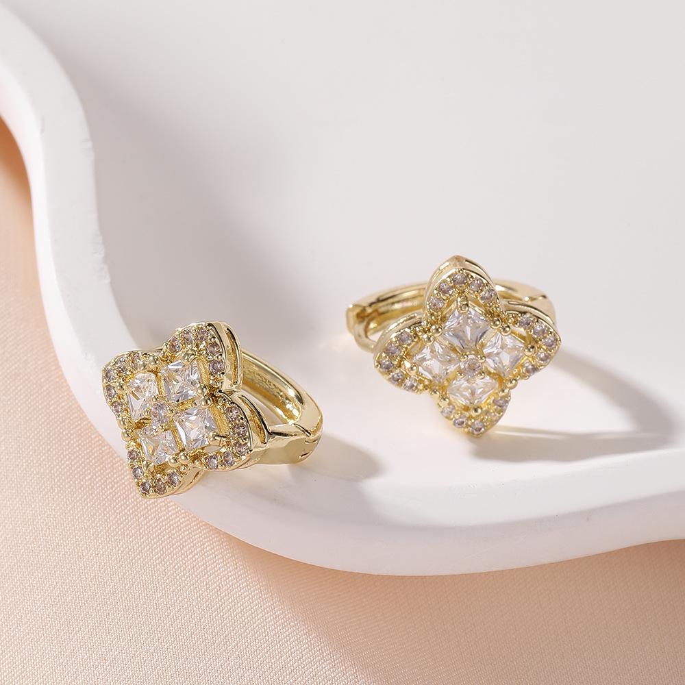 European and American Fashionable Four Leaf Clover Earrings, High-end, Niche, Retro, Exquisite, Versatile Earrings