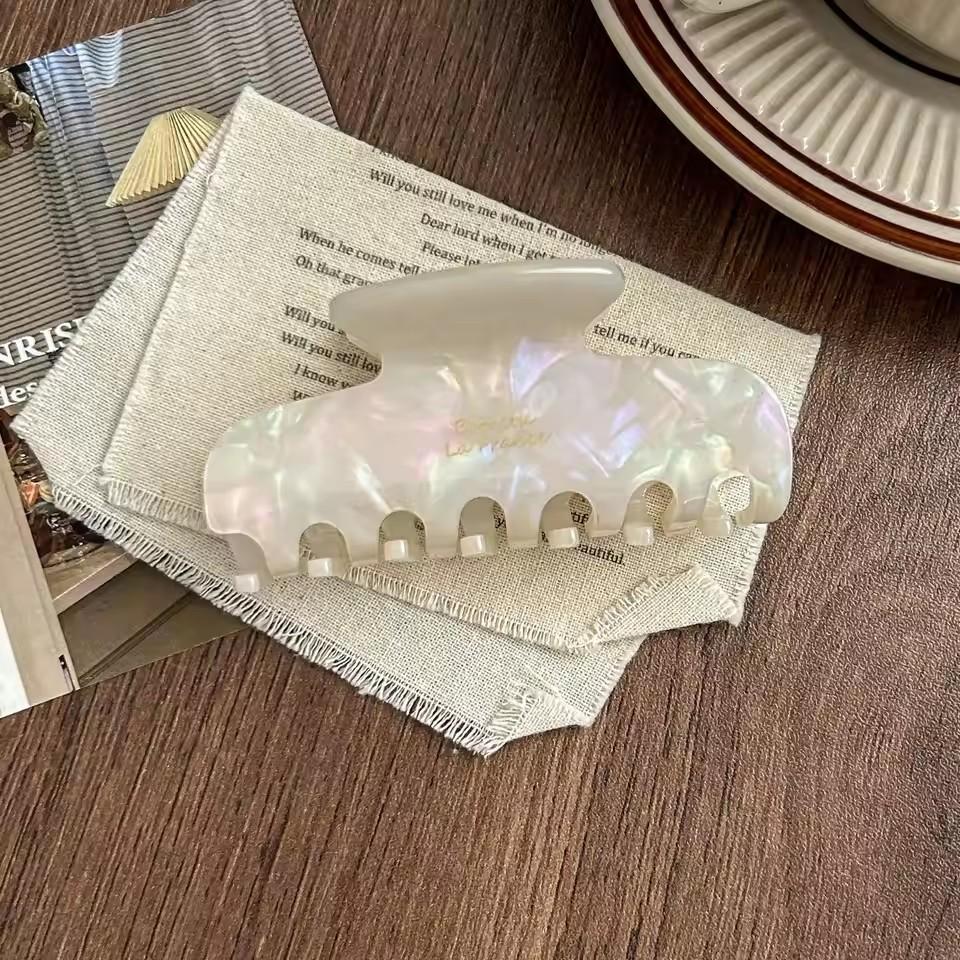 1Pc Elegant Vintage French Hair Clip Two-Tone with Wood Grain & Marbled Design Perfect for Casual Daily Dressing Cute Hair Clips