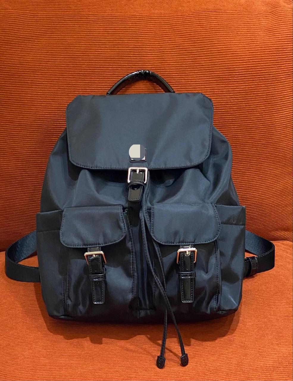 

Европа и Америка Нейлоновый Водонепроницаемый Рюкзак для Путешествий в Колледжском Стиле с Магнитной Пряжкой и Клапаном на Шнурке чёрный