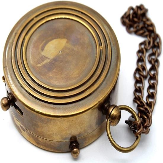 Pentru ca să-ți găsești mereu drumul spre casă, o busolă de drumeție pentru o zi de naștere, aniversare, Ziua Îndrăgostiților, absolvire