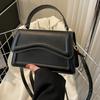 Mini-Crossbody-Tasche im Vintage-Stil für Damen - Schwarz, Magnetverschluss, Verstellbarer Riemen, Perfekt für Weihnachts- & Erntedankfeste