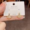 1 pair of earrings – oro