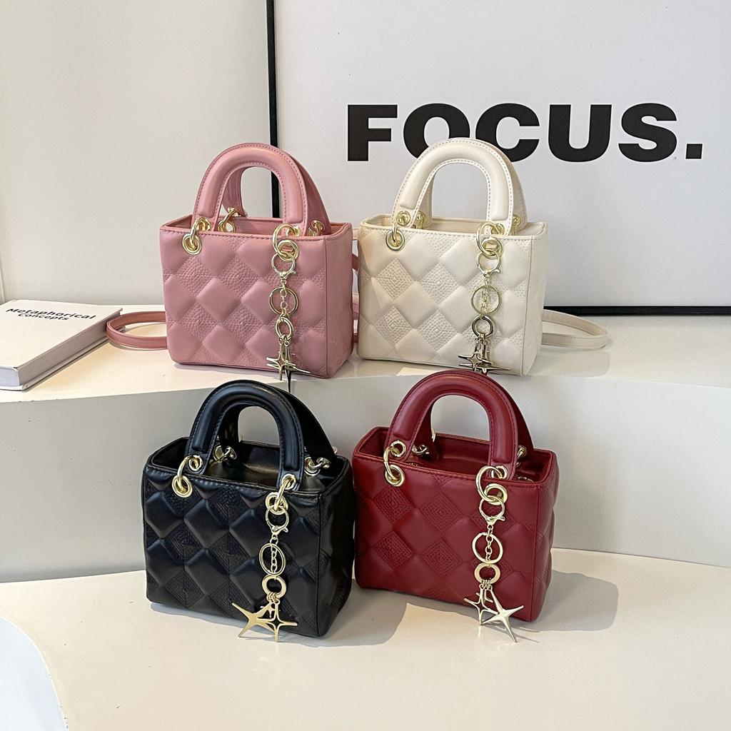 A Stylish and Simple Children's Square Bucket Bag, Suitable for Going Out Shopping, Traveling, Dating and Taking Photos