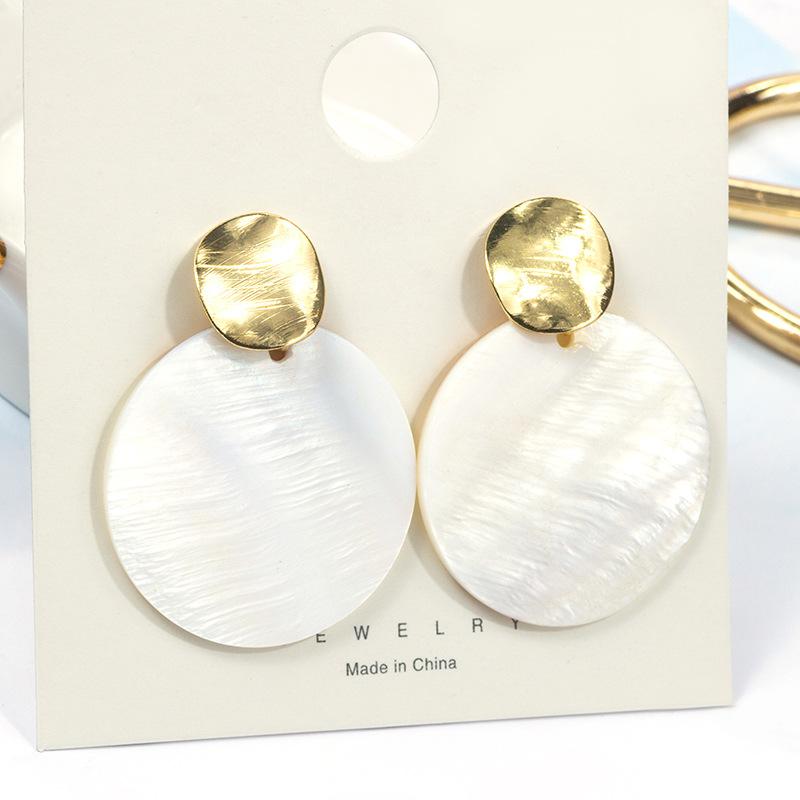 Exaggerated Temperament Shell Earrings, Stud Earrings, We All Want Good Earrings Of The Same Style.