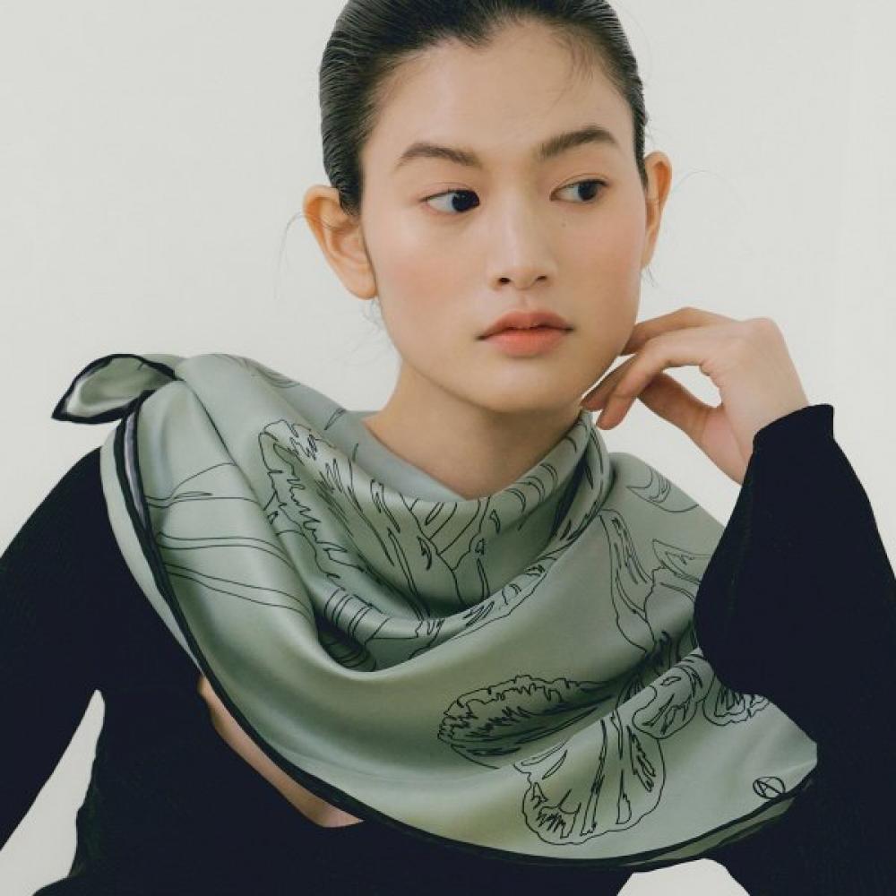 Avvina Pelle Fleur Square Silk Scarf 90   Green Single option