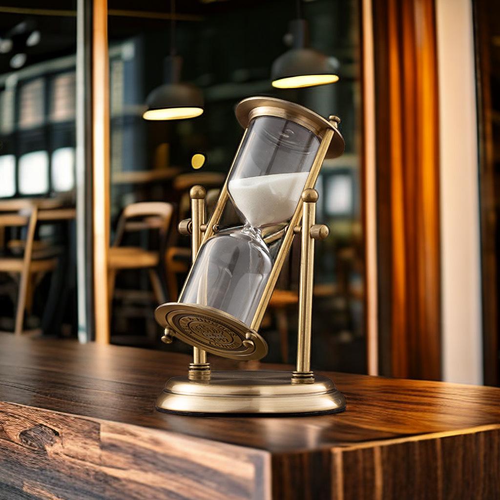 Elegante Sanduhr mit drehbarem Metallständer und fließendem Sand