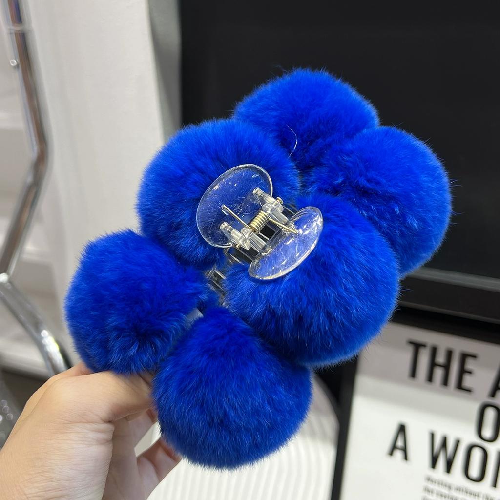 Autumn and winter temperament model~ Rex rabbit hair ball grab clip large plush hair grab back head shark clip hairpin headgear