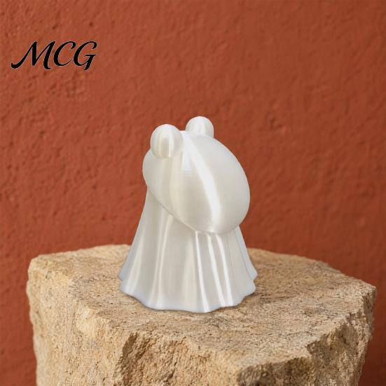 Halloween Ghost Figurine 3D Printed Frog Statue, Spooky Figurine, White Statue Cartoon Decorative Sculpture for Holiday Party Desktop