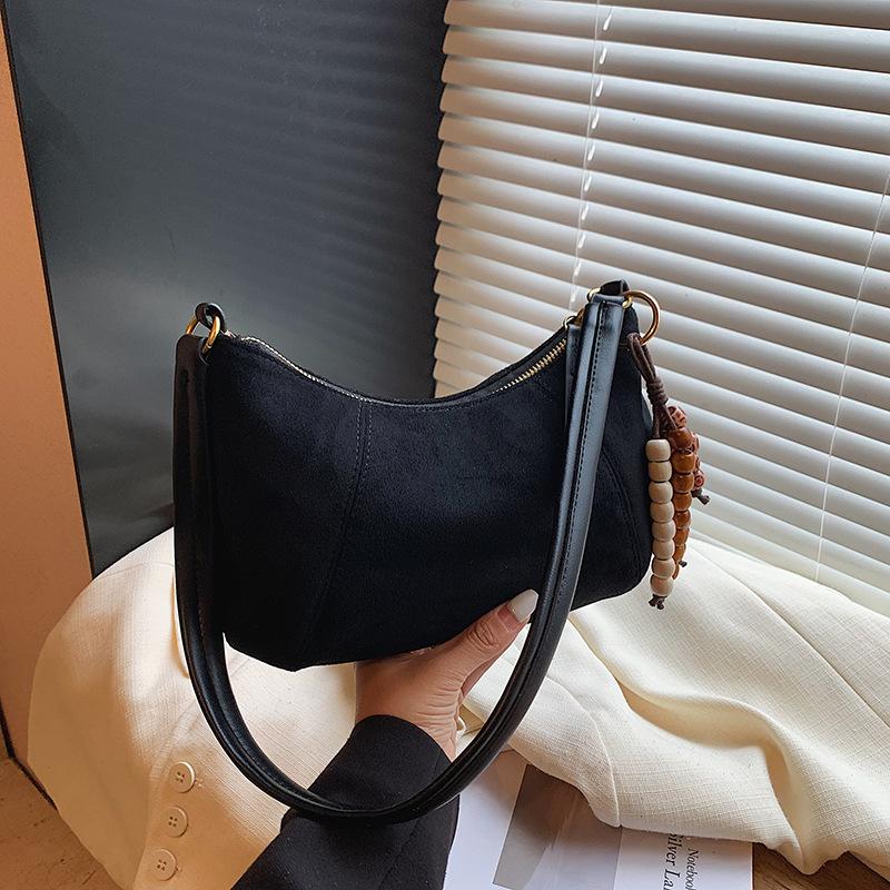 Large Capacity Bag Women's Autumn and Winter Retro Niche Design Shoulder Messenger Bag Commuter Dumpling Bag