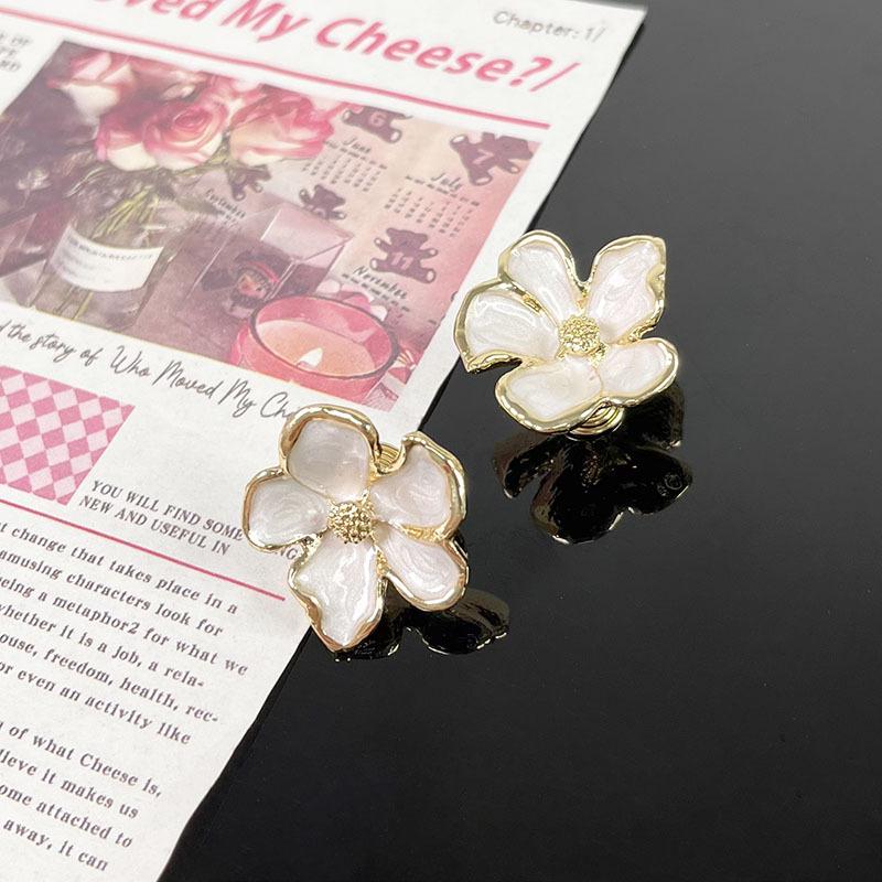 Korean Style Retro Pearl Ear Clip for Women - Mosquito Coil Holder, No Piercing, High-End, Fashionable and Versatile Luxury Earrings